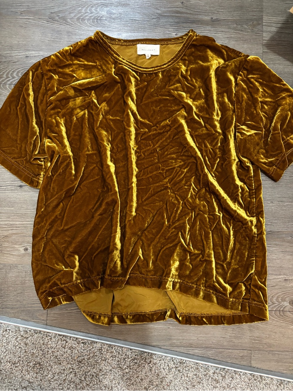 MELLODAY Velvet Short Sleeve Tee in Mustard Gold